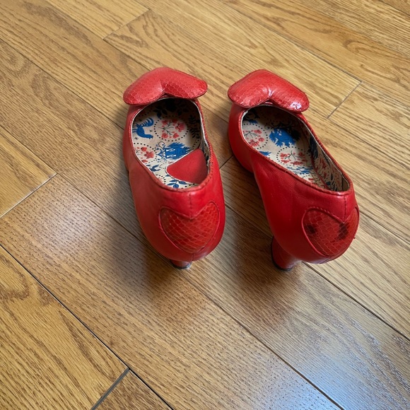 Red heart leather shoes. Sz 40. Miss l-fire. - Picture 2 of 5